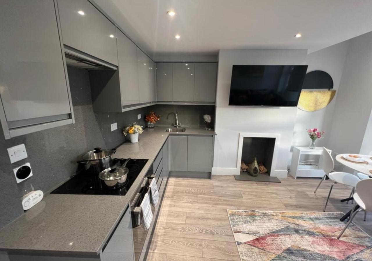 Aisiki Apartments: Pet-Friendly Duplexes with Air Con & Free WiFi Finchley Exterior photo