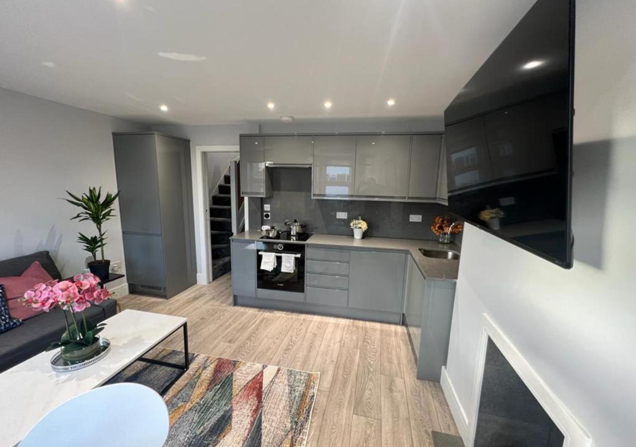 Aisiki Apartments: Pet-Friendly Duplexes with Air Con & Free WiFi Finchley Exterior photo