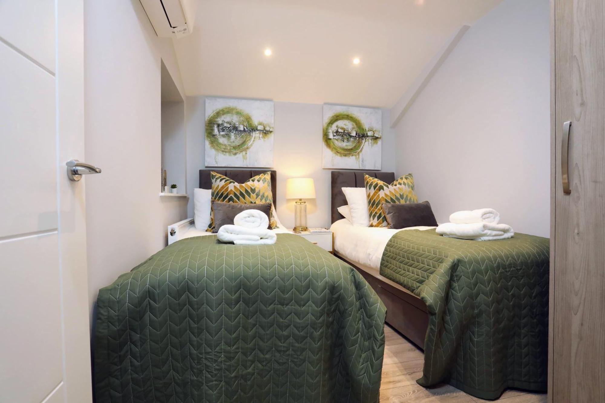 Aisiki Apartments: Pet-Friendly Duplexes with Air Con & Free WiFi Finchley Exterior photo