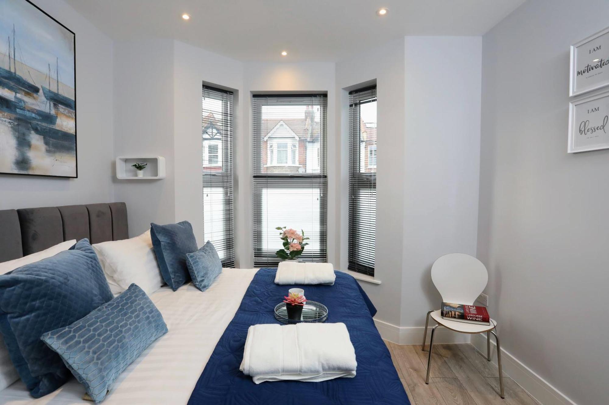 Aisiki Apartments: Pet-Friendly Duplexes with Air Con & Free WiFi Finchley Exterior photo