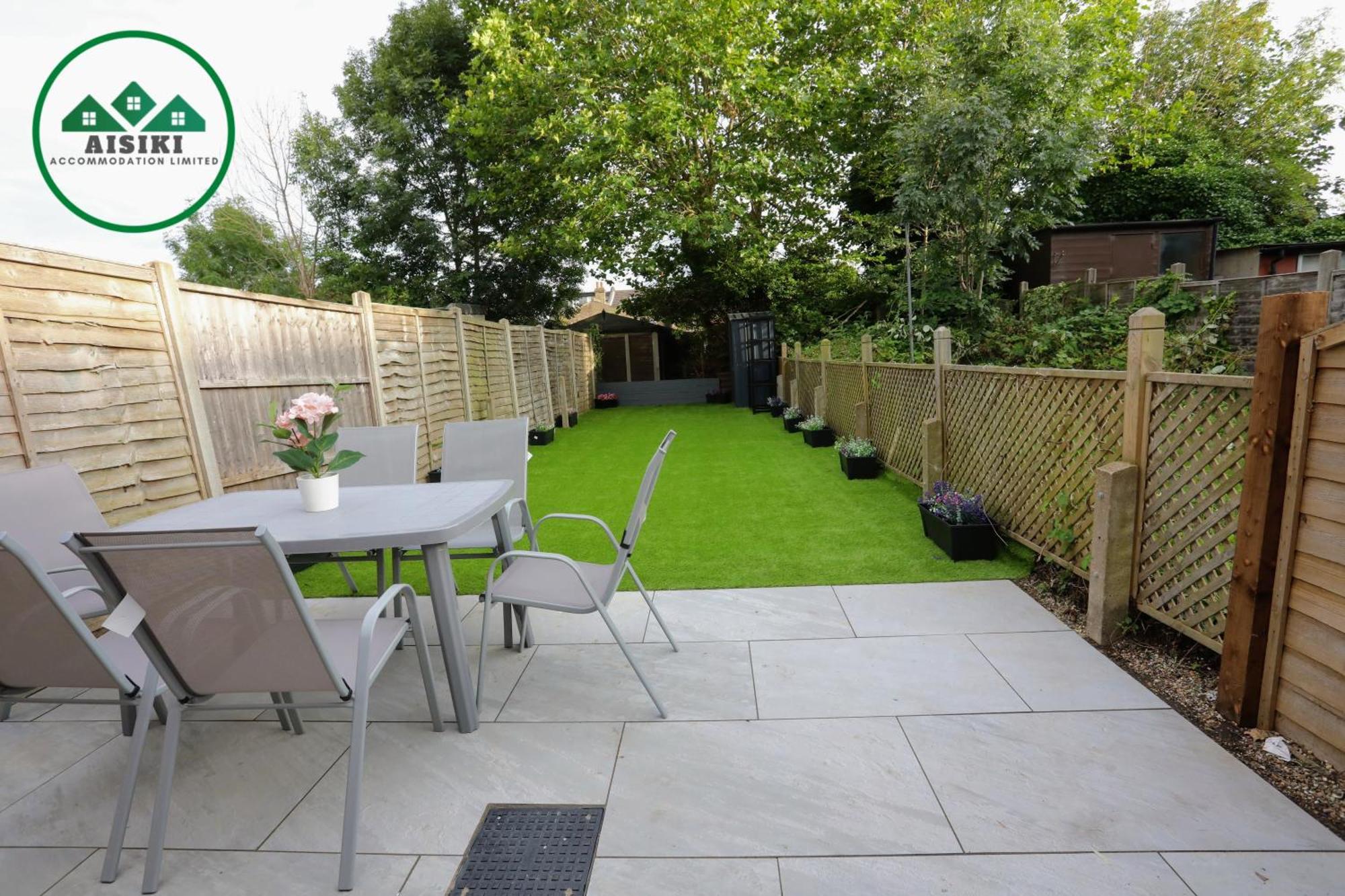 Aisiki Apartments: Pet-Friendly Duplexes with Air Con & Free WiFi Finchley Exterior photo